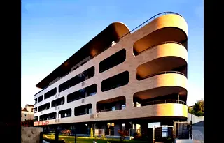 Тристаен апартамент с паркинг в кв. Бриз, Варна