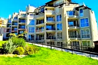 Луксозен 2-стаен апартамент с тераса и паркомясто в Бриз, Варна