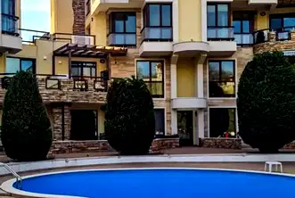 Тристаен апартамент с морска панорама в затворен комплекс Бриз, Варна