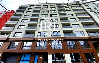 Двустаен апартамент с асансьор в центъра на Варна