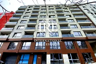 Двустаен апартамент с асансьор в центъра на Варна