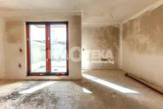 Двустаен апартамент с две тераси в Център, Варна