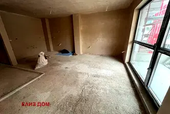 Тристаен апартамент във Варна, Център