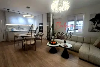Тристаен апартамент с две тераси в центъра на Варна