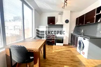 Тристаен апартамент с тераса в Чаталджа, Варна