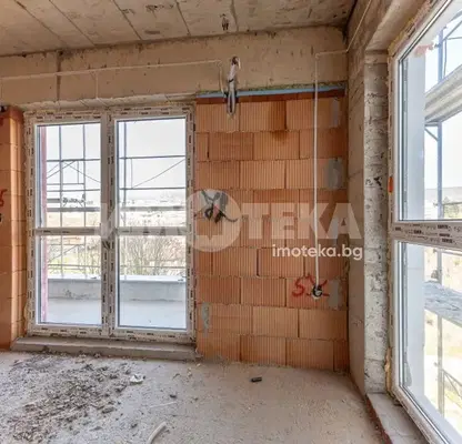 Снимка 4 — Двустаен апартамент с тераса в нова сграда в Цветен квартал, Варна