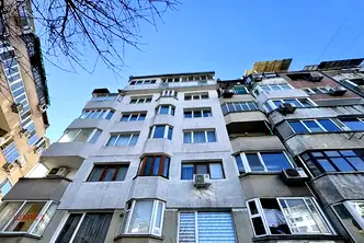 3-стаен апартамент с тераса в Цветен квартал, Варна