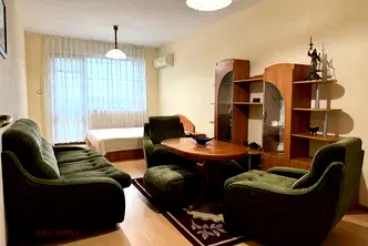 Тристаен апартамент с две тераси в Цветен квартал, Варна
