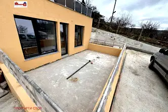 Двустаен апартамент с двор в Галата, Варна