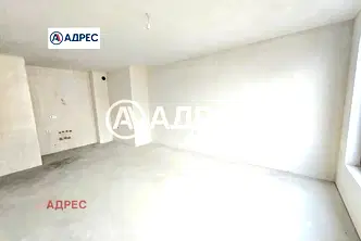 Двустаен апартамент в затворен комплекс в кв. Победа, Варна