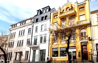 Тристаен апартамент с високи тавани в Гръцка махала, Варна