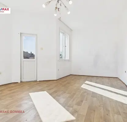 Снимка 2 — Просторен 3-стаен апартамент в Гръцка махала, Варна с паркинг