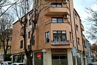 Тристаен апартамент с три тераси в Гръцка махала, Варна