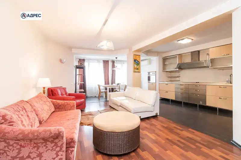 Three-room apartment in Gretska mahala with two terraces in Varna