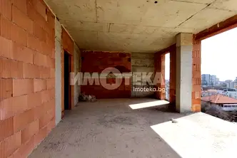 Двустаен апартамент с тераса в кв. Изгрев, Варна