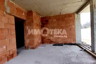 Двустаен апартамент в Изгрев, Варна с тераса и паркомясто