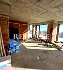 Тристаен апартамент 275 кв.м в Изгрев, Варна с двор