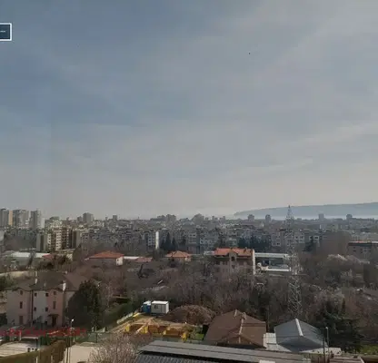 Снимка 2 — Просторен 3-стаен апартамент в Изгрев с южна тераса