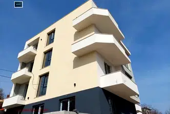Просторен 3-стаен апартамент в Изгрев с южна тераса