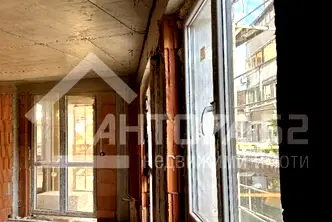 Просторен 2-стаен апартамент с южно изложение в Колхозен пазар, Варна