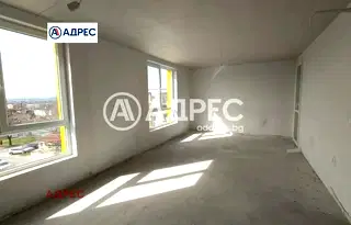 Двустаен апартамент на 5-ти етаж в Колхозен пазар, Варна