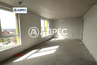 Двустаен апартамент на 5-ти етаж в Колхозен пазар, Варна
