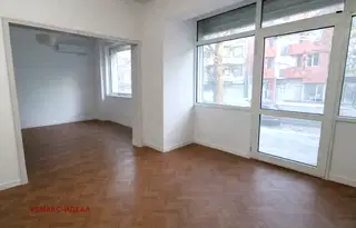 Тристаен апартамент в Колхозен пазар, Варна с балкон