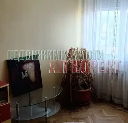 Снимка 5 — Тристаен апартамент с голяма тераса в Колхозен пазар, Варна