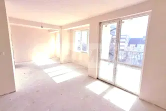 Тристаен апартамент с две тераси в Колхозен пазар, Варна