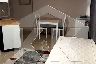 Студио под наем с отделна баня в Колхозен пазар, Варна