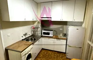 Тристаен апартамент с остъклена тераса в Колхозен пазар, Варна