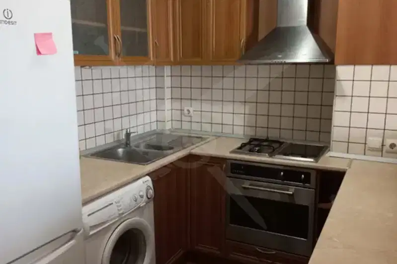 Тристаен апартамент с тераса в Колхозен пазар, Варна