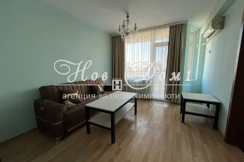 Four-room apartment with terrace in Kolhozen pazar, Varna