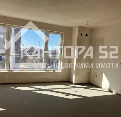 Снимка 3 — Тристаен апартамент с тераса и югозападно изложение в Левски 1, Варна