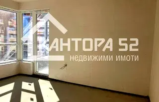 Тристаен апартамент с тераса и югозападно изложение в Левски 1, Варна