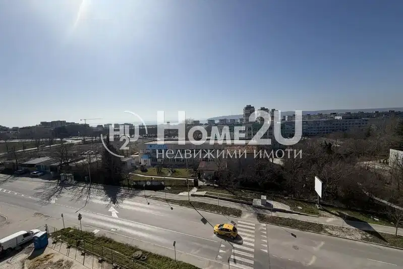 Тристаен апартамент с морска панорама в кв. Левски, Варна