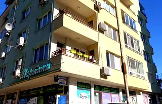 Просторен 2-стаен апартамент с тераса в Левски 2, Варна