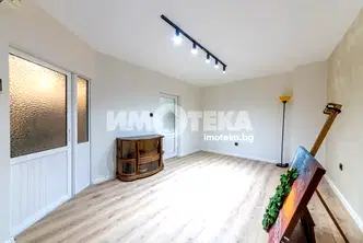 Тристаен апартамент с две тераси в Лятно кино Тракия, Варна