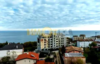 Многостаен апартамент с 3 спални и морска панорама в Ален мак