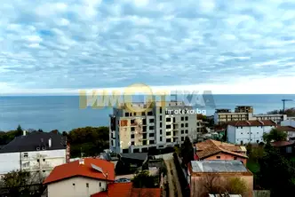 Многостаен апартамент с 3 спални и морска панорама в Ален мак