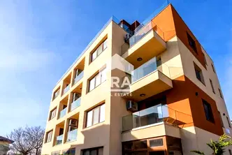 Двустаен апартамент с двор в м-т Горна Трака, Варна