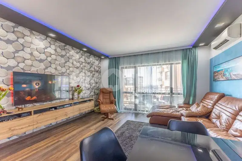 Тристаен апартамент 105 кв.м в м-т Пчелина, Варна с тераса