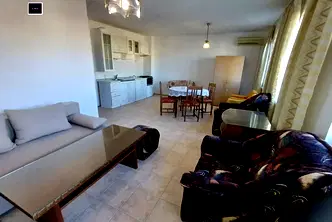Тристаен апартамент с две тераси в район Окръжна болница, Варна