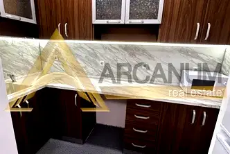 4-стаен апартамент с двор и паркомясто в Окръжна болница-Генерали, Варна