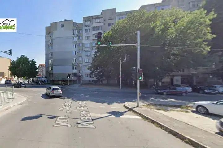 Тристаен апартамент с две тераси в кв. Погреби, Варна
