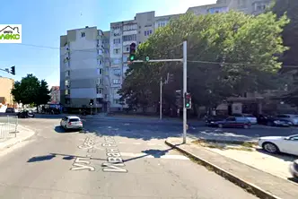 Тристаен апартамент с две тераси в кв. Погреби, Варна