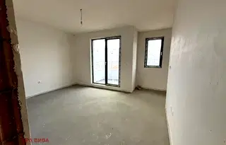 Тристаен апартамент с панорамна тераса в Погреби, Варна