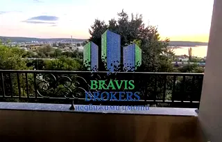 Тристаен апартамент с две тераси в кв. Погребите, Варна