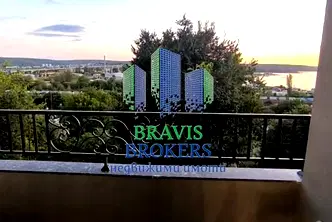 Тристаен апартамент с две тераси в кв. Погребите, Варна