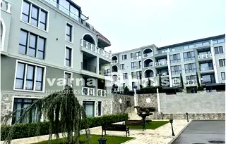 Двустаен апартамент в Свети Никола с паркомясто и басейн